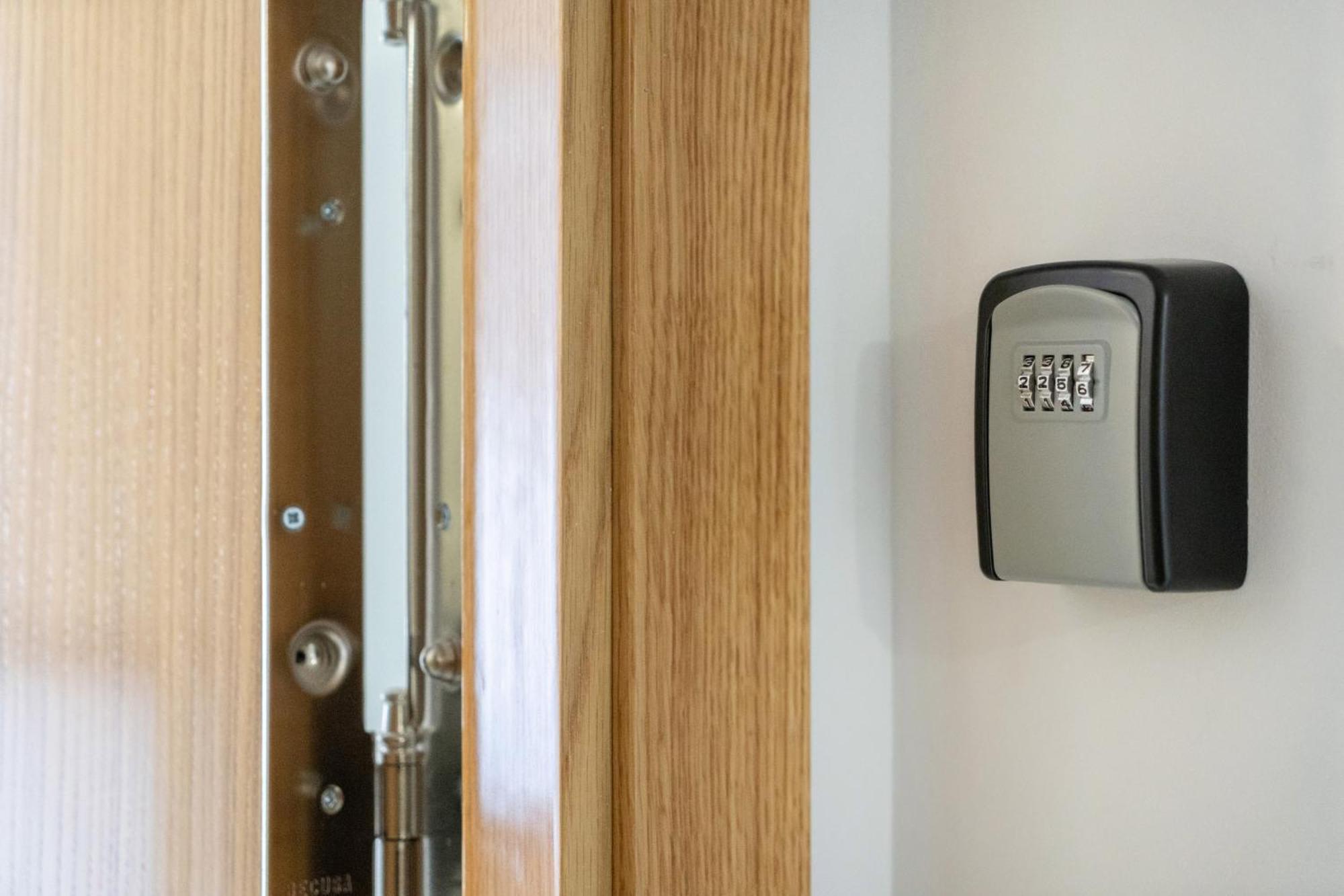 Madriver Apartamentos Reformados Con Parking Gratuito Exterior foto